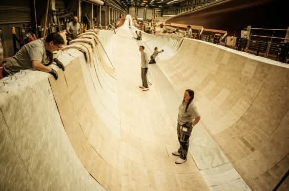 Madeira de balsa na pá de uma turbina eólica