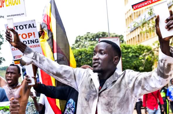Manifestação contra o oleoduto EACOP em Kampala
