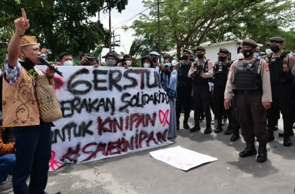 Protesto dos cidadãos de Kinipan em Borneo diante do Tribunal de Palangkaraya (2022)