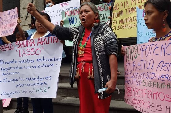 Protesto contra mineração no Equador, na frente do Ministério do Meio-Ambiente