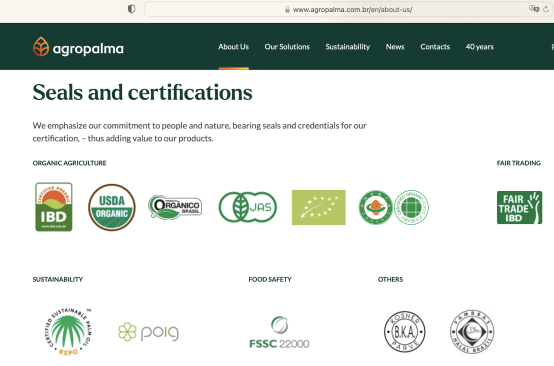 Screenshot do site da Agropalma com os logotipos dos diversos "selos" concedidos à empresa