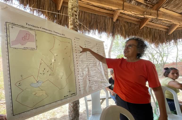 Antonia Calixto documentando direitos territoriais