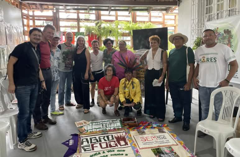 Salve a Floresta, Agro é Fogo e parceiros na apresentação do Manual de Prevençãoo e Combate aos Incêndios Florestais das Comunidades do Cerrado
