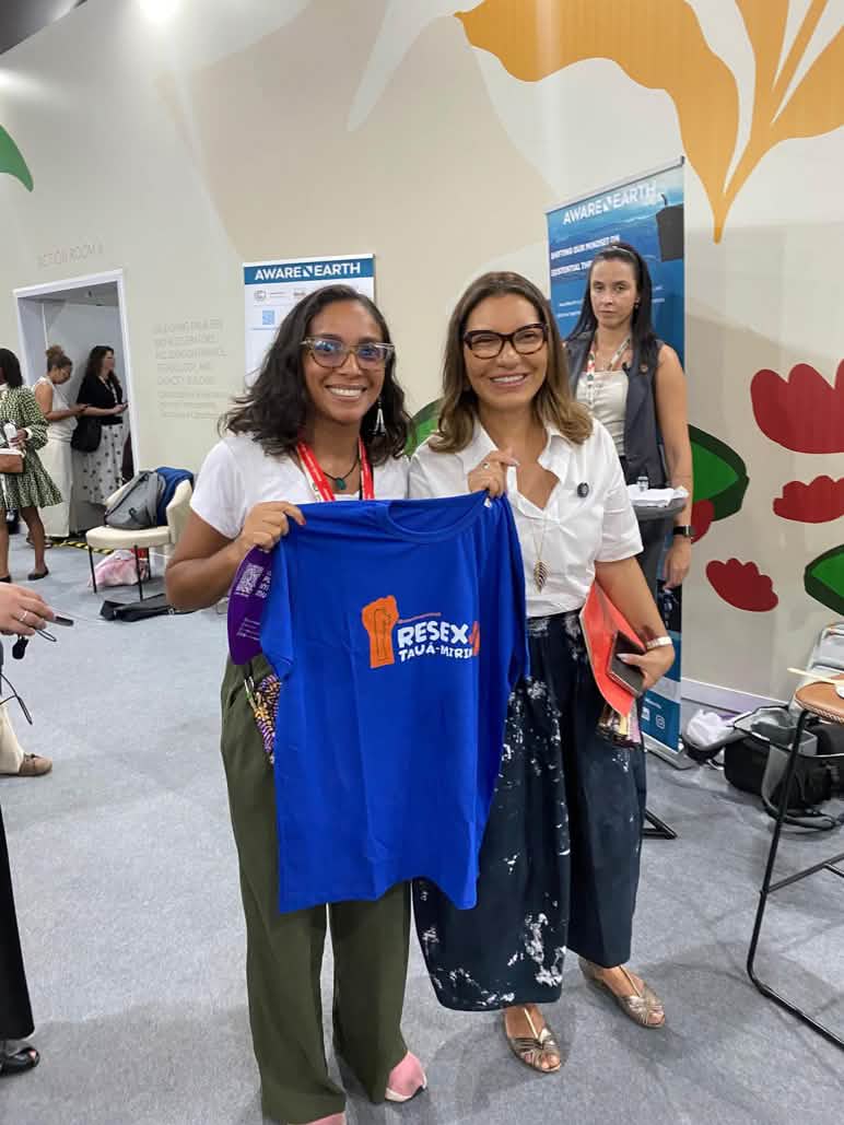 Larissa Santos (esq.) e a primeira-dama do Brasil, Rosângela Lula da Silva (a "Janja")