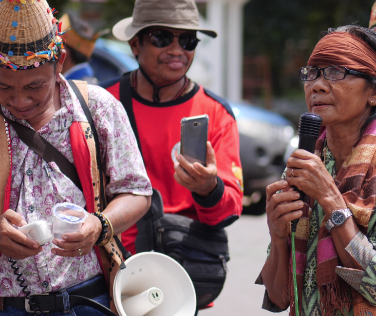 Protesto dos indígenas Dayak