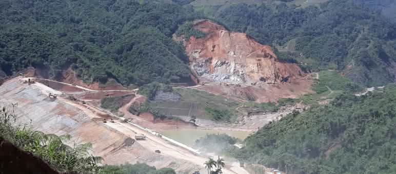 Mina de exploração a céu aberto no Equador