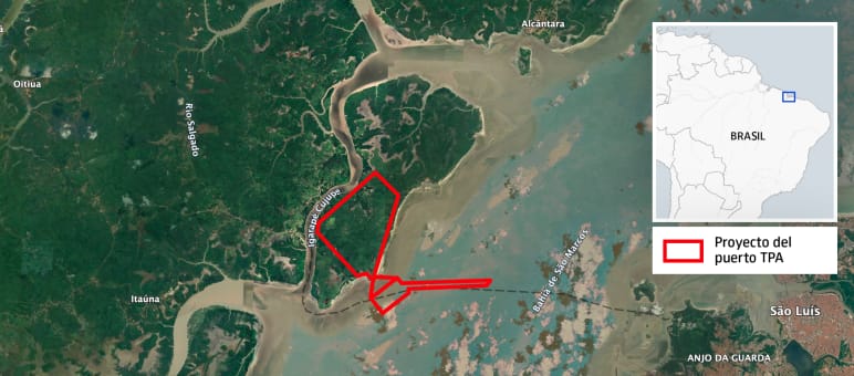 Mapa com a localização dos limites do projeto portuário Grão-Pará Maranhão mostra, com uma linha vermelha, os limites do empreendimento sobre quase metade de um território verde, coberto de florestas. O território está em uma ilha.
