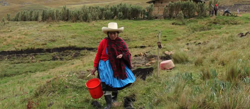 Máxima Acuña não se deixa intimidar pelas ameaças e continua lutando pela sua terra