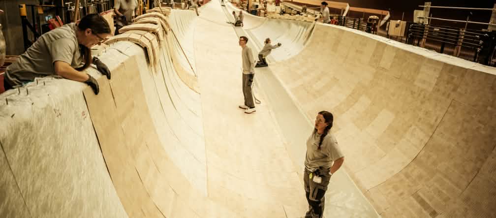 Madeira de balsa na pá de uma turbina eólica