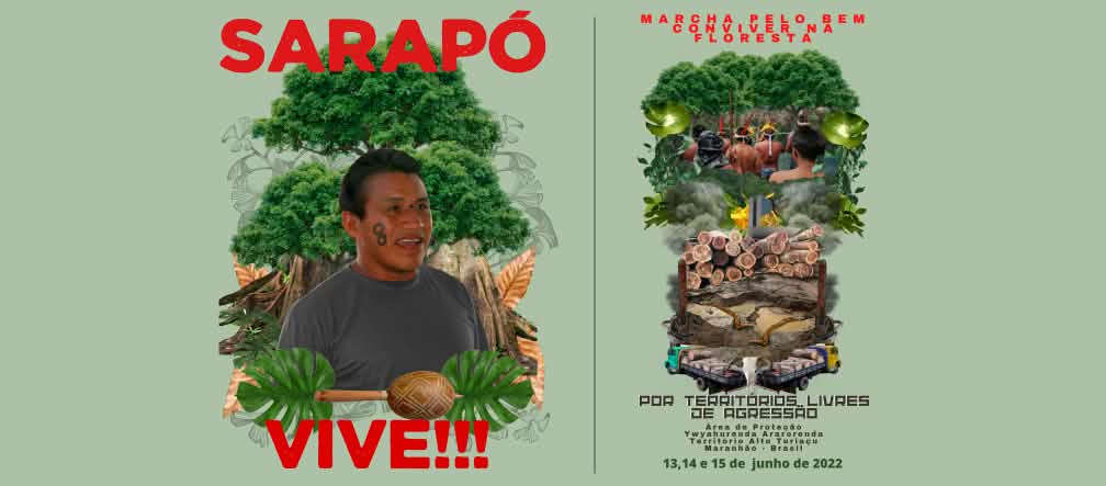Dois cartazes com a inscrição Sarapo vive e a marcha pelo bem conviver na floresta