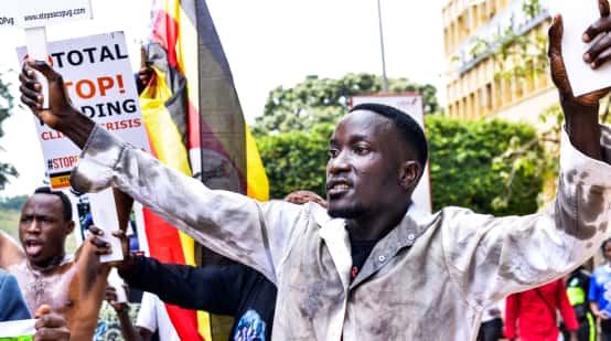 Manifestação contra o oleoduto EACOP em Kampala