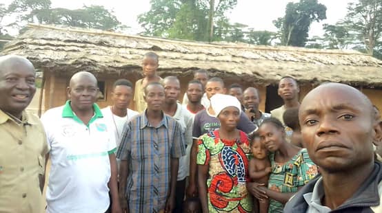 Membros da RIAO-RDC com moradores da comunidade Bongemba / Yahuma