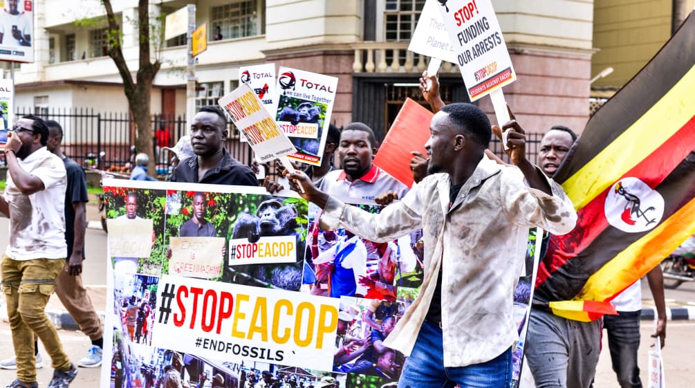 Manifestação contra o oleoduto EACOP em Kampala