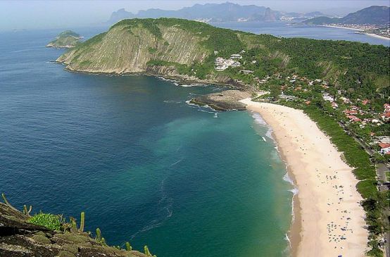 Vista aérea ao Parque Estadual Serra da Tiririca