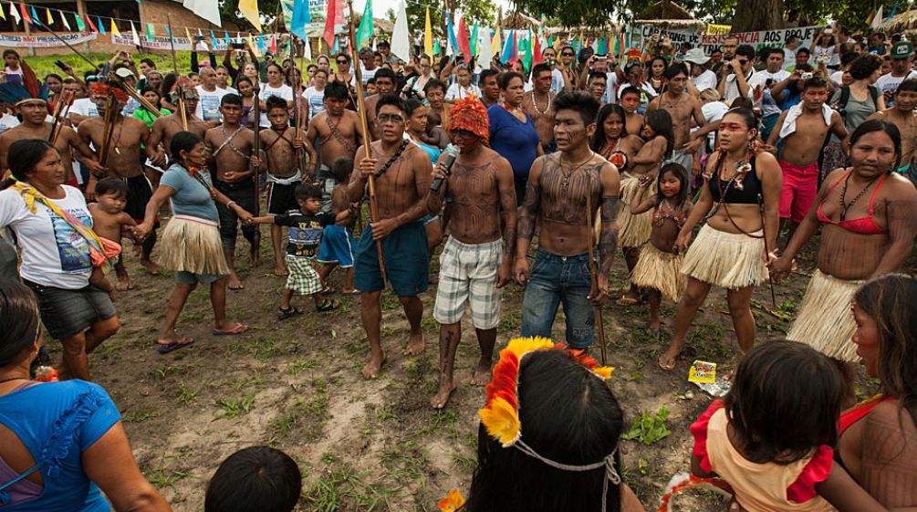 Grupo de indígenas dos Munduruku manifestam contra a barragem no Tapajós